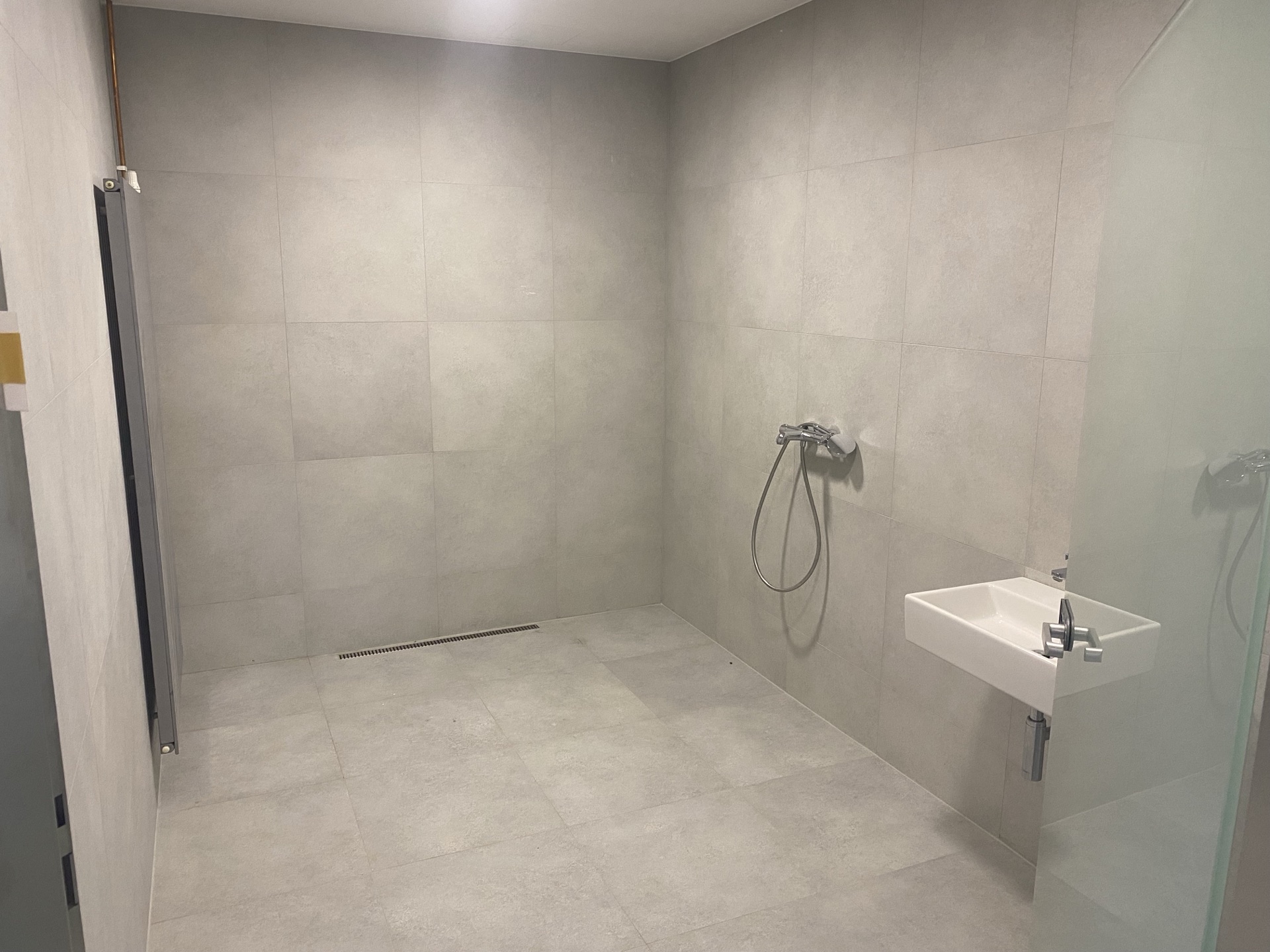 Bezbariérová sprcha s lineárním odtokem